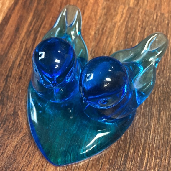 Vintage 1991 pair of blue birds of happiness fused on heart blown glass art - Picture 6 of 7
